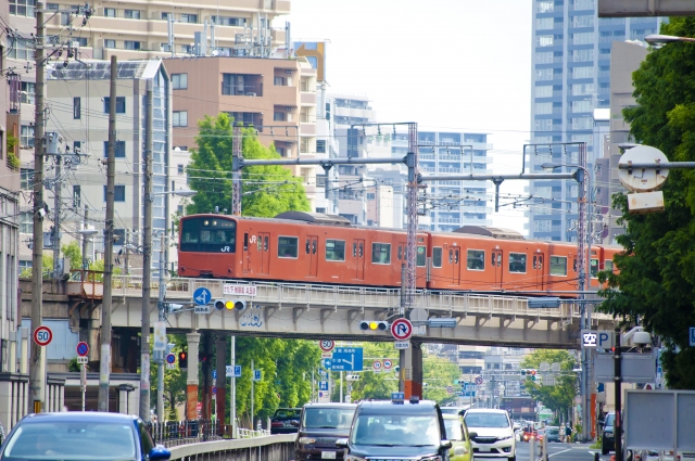 車や電車の路線沿いにお住いの人に！今すぐ出来る騒音対策とは？！