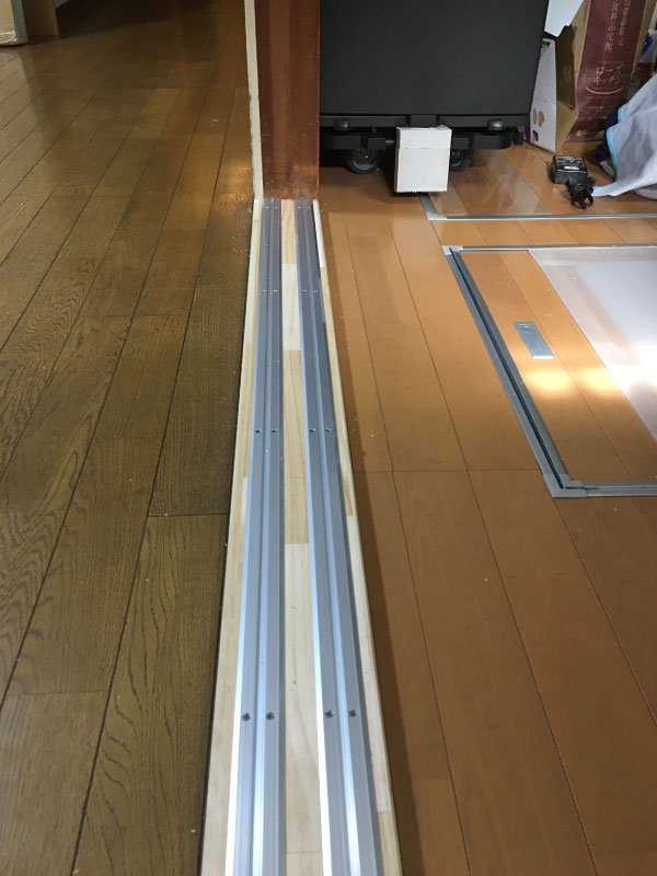 戸車用レール 固定