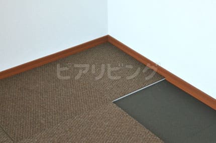 床防音対策として遮音シートと遮音マットの上にジョイントマットを敷いた設置イメージ