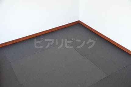 遮音シートや遮音マットを床に敷いたイメージ画像