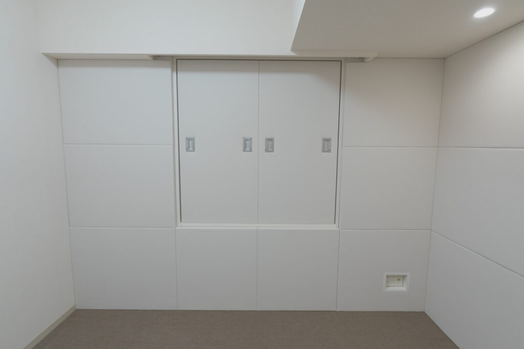 【壁面①&窓①】設置後の写真