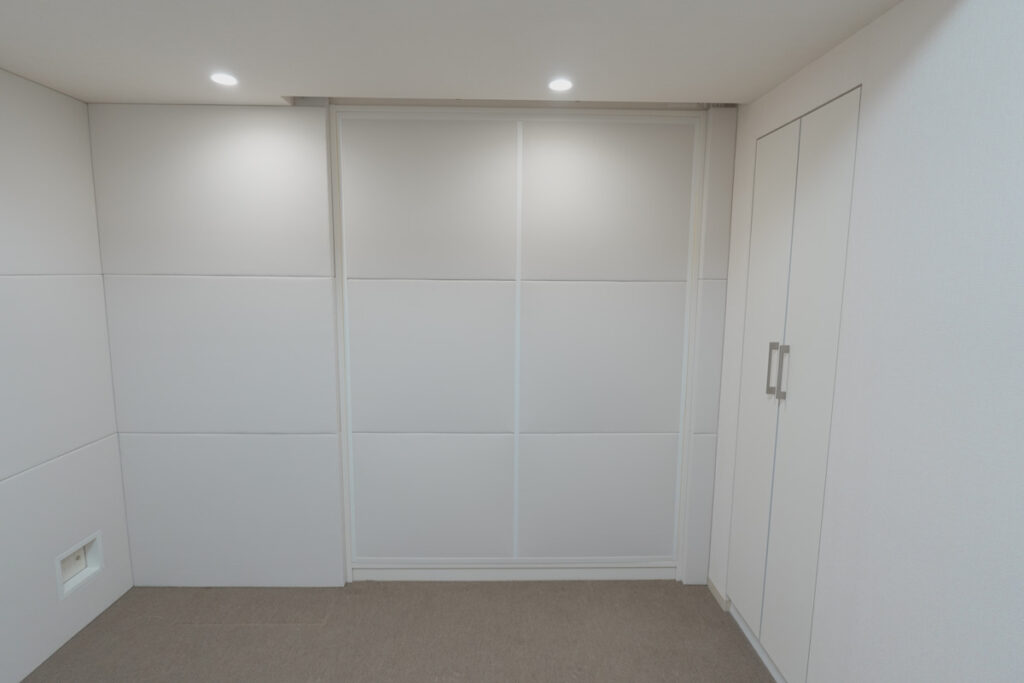 【壁面②&窓②】設置後の写真