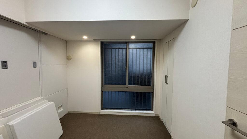 【壁面②&窓②】設置前の写真