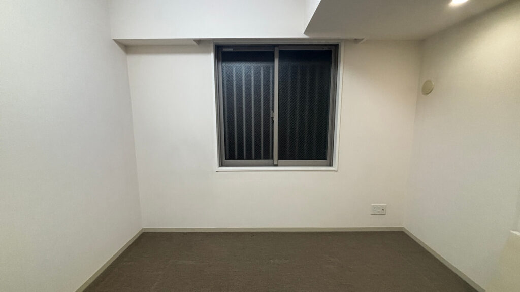 【壁面①&窓①】設置前の写真